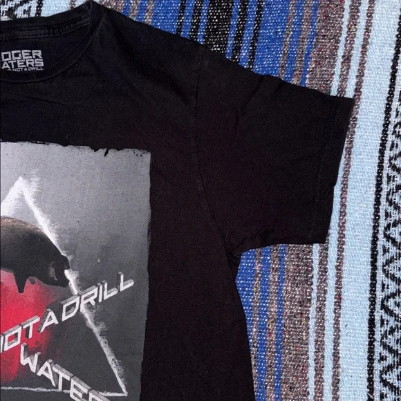 Roger Waters 2022 Tour Concert Tee Shirt - Picture 5 of 9